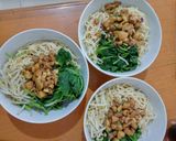Foto langkah ke 2 dari resep Bakmi Wortel Ayam jamur.