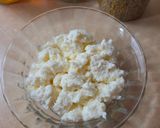 Foto del paso 1 de la receta: Postrecito de ricota o requesón con polen corbicular y miel de abejas 🐝🍯más nueces en solo un minuto