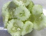 Foto del paso 1 de la receta: Pepinos con morrón