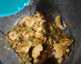 Foto del paso 3 de la receta: 🍝 Spaghetti con salsa de crema, verdeo y camarones 🍤