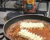 A picture of step 5 of Burnt chilli garlic Maggi.