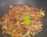 Foto del paso 3 de la receta: Bonito con cebolla caramelizada al curcuma y lima