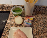 Foto del paso 2 de la receta: Pasta en salsa verde de espinaca con pollo, bacon y cebolla