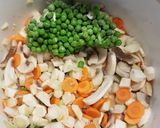 Tárkonyos csirkeraguleves recept fázis 2 fotója