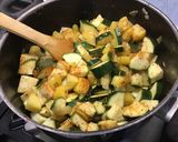 Une image de l'étape 11 de Soupe de pommes de terre et courgettes à la tomate.