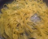 Foto del passaggio 6 della ricetta Reginelle con filetto di pesce persico mantecate con crema di acciughe e porro