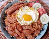Foto langkah ke 10 dari resep Nasi Goreng Sosis.