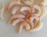 Foto del paso 6 de la receta: Ensaladilla de gambas, surimi y atún