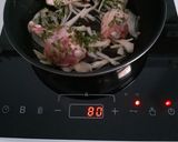 Foto del paso 2 de la receta: Pollo encebollado en Placa de inducción (5 ingredientes)