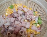Foto langkah ke 1 dari resep Tumis Cumi Asin Jagung Manis.