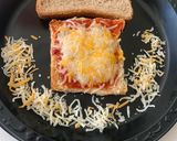 બ્રેડ પીઝા (Bread Pizza Recipe In Gujarati) રેસીપી સ્ટેપ2ફોટો
