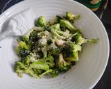 Foto langkah ke 4 dari resep Roasted Broccoli Parmesan.