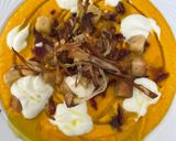 Foto del paso 5 de la receta: Crema de Calabaza con Espuma de Yogur, Calçots Crujientes y picatostes caseros