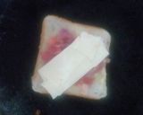 A picture of step 2 of Onion tomato cheesey toast.