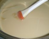 A picture of step 2 of Creamy custard trifle.