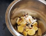 A picture of step 2 of Banana almond chocolate smoothie.