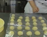 Foto langkah ke 3 dari resep Roti Manis.