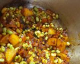 A picture of step 2 of Lobia potato curry.