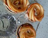 A picture of step 9 of Apple rose pastry.