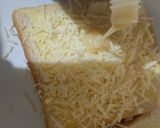 Foto langkah ke 2 dari resep Egg And Cheese Toast.