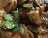 รูปขั้นตอนการทำที่ 3 ของ ผัดเครื่องแกงกุ้งสะตอแดนใต้