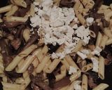 Foto del paso 5 de la receta: Macarrones con setas y queso feta🍄‍🟫🧀