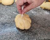 Foto del paso 9 de la receta: Bollos de calabaza rellenos de cabello de Ángel para Halloween