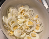 Foto del paso 5 de la receta: Ensalada de huevo, patata y cebolla al estilo cubano