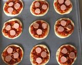 Foto langkah ke 5 dari resep Mini Pizza.