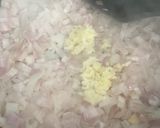 Une image de l'étape 1 de Samoussas à la viande hachée et aux petits pois.
