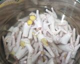 Hình bước làm 2 của món Chân gà sả tắc
