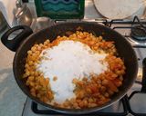 A picture of step 4 of Indian Food - Chana Masala.