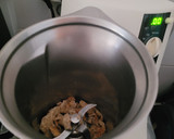 Foto del paso 1 de la receta: Tortilla de verano con llardons (chicharrones) en un plis plas con Thermomix
