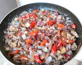 Foto langkah ke 4 dari resep Tumisan Bawang. Enak banget.