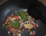 Foto langkah ke 2 dari resep Udang pedas asam manis.