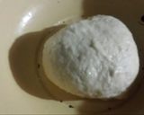 A picture of step 2 of Lacha paratha.