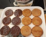 Karácsonyi csokis-gyömbéres keksz recept fázis 3 fotója