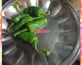 A picture of step 3 of Mirchay ke pakoray.