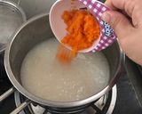 Hình bước làm 3 của món Cháo mực cà rốt cho bé từ 9 tháng trở lên