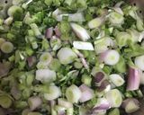 வெங்காயத்தாள் பொரியல் (Green Onion Poriyal Recipe in Tamil) ரெசிபி ஸ்டேப் 2 புகைப்படம்