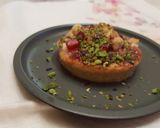 Foto del passaggio 3 della ricetta Crostatina con panna cotta,salsa di melagrana,pezzi di pistacchi