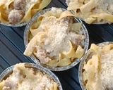 Foto del passaggio 6 della ricetta Tortino di Tagliatelle con Salsiccia Luganega