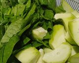 Hình bước làm 1 của món Canh mướp mồng tơi nấu bò viên