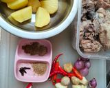 Foto langkah ke 1 dari resep Semur Ayam Kentang Pedas.