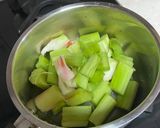 Une image de l'étape 1 de Compote de rhubarbe vanille.