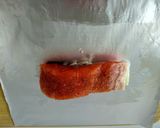 Foto del paso 4 de la receta: Salmón en papillote cocinado en sartén