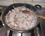 Foto del paso 2 de la receta Guiso de chipirones en su tinta