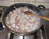 Foto del paso 2 de la receta: Guiso de chipirones en su tinta