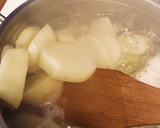 Foto del paso 1 de la receta: Merluza en salsa con patatas