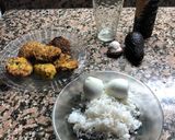 Foto del paso 1 de la receta: Arroz blanco con huevo duros
